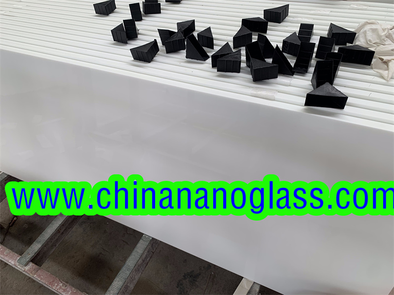 pure white <a href='https://www.chinananoglass.com/nanoglass'>nano glass</a> slabs in size 180x60x3cm